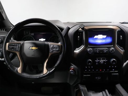 Used 2020 Chevrolet Silverado 1500 High Country w/ Technology Package image 17