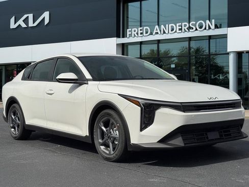 New 2025 Kia K4 LXS image 1