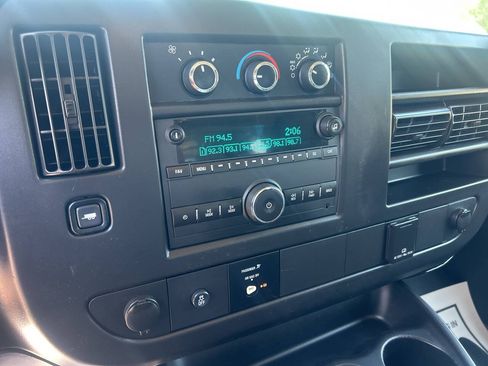 Used 2017 Chevrolet Express 2500 RWD image 13