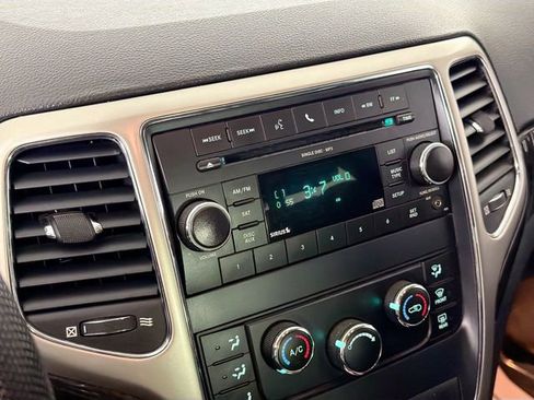 Used 2011 Jeep Grand Cherokee Laredo image 14