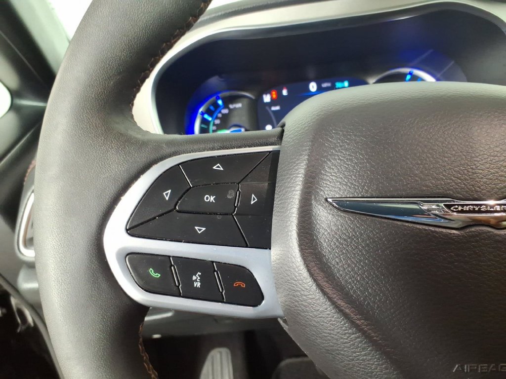 Used 2024 Chrysler Pacifica Pinnacle FWD image 18
