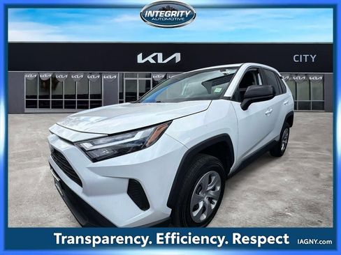 Used 2024 Toyota RAV4 LE AWD/4WD image 5