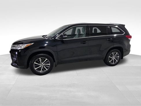 Used 2018 Toyota Highlander XLE image 19