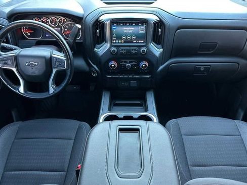 Used 2022 Chevrolet Silverado 1500 LT Trail Boss w/ LPO, Dark Essentials Package image 5