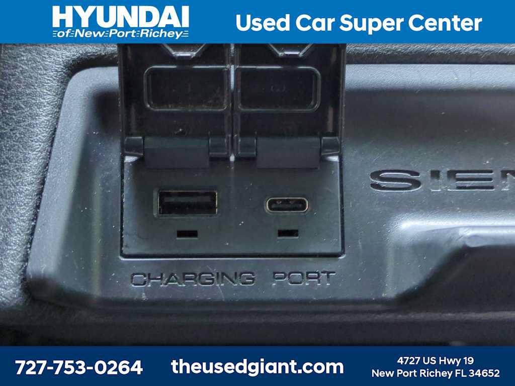 Used 2022 Toyota Sienna XLE FWD image 16