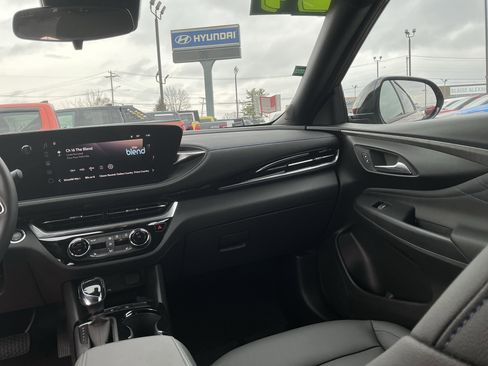 Used 2024 Buick Envista Sport Touring w/ Convenience I Package image 17