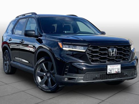 Used 2025 Honda Pilot Sport image 2
