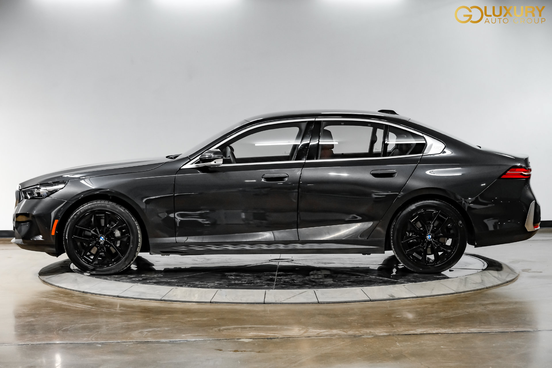 Used 2026 BMW 530i xDrive w/ Executive Package AWD/4WD image 13