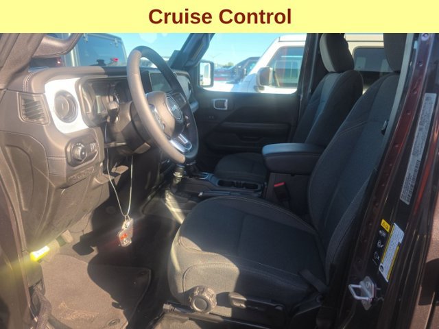 Used 2026 Jeep Wrangler Unlimited Sahara AWD/4WD image 11