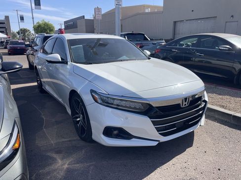 Used 2021 Honda Accord Touring image 2
