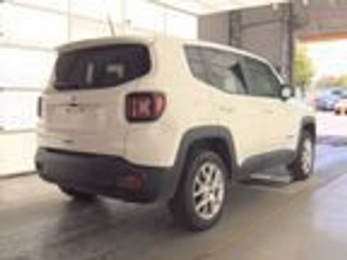 Used 2023 Jeep Renegade Latitude AWD/4WD image 2