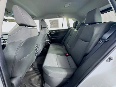 Used 2025 Toyota RAV4 XLE AWD/4WD image 20