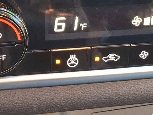 Used 2023 Nissan Rogue SV w/ SV Premium B Package image 27