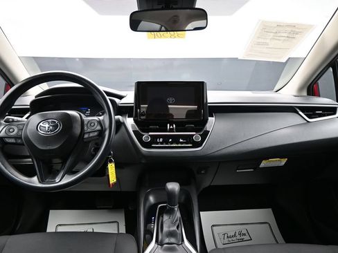 Used 2025 Toyota Corolla LE FWD image 12