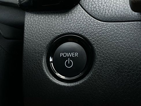 Used 2025 Toyota Camry SE image 28