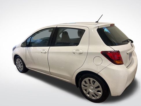 Used 2016 Toyota Yaris L image 7