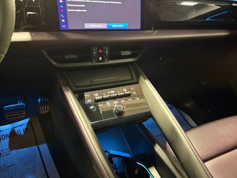 Used 2024 Porsche Macan 4 Electric image 21