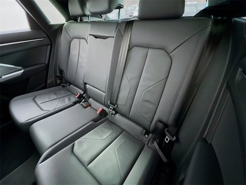 Used 2024 Audi Q3 2.0T Premium w/ Convenience Package image 21