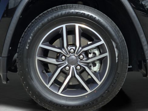Used 2021 Jeep Grand Cherokee Limited RWD image 36