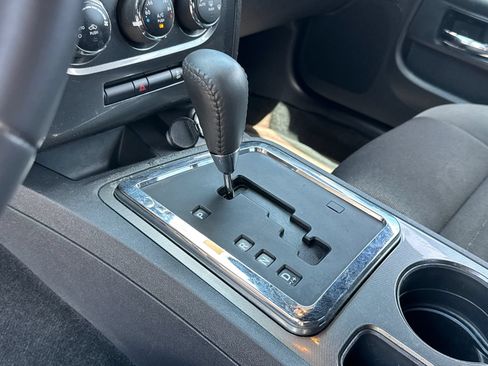 Used 2014 Dodge Challenger SXT RWD image 15