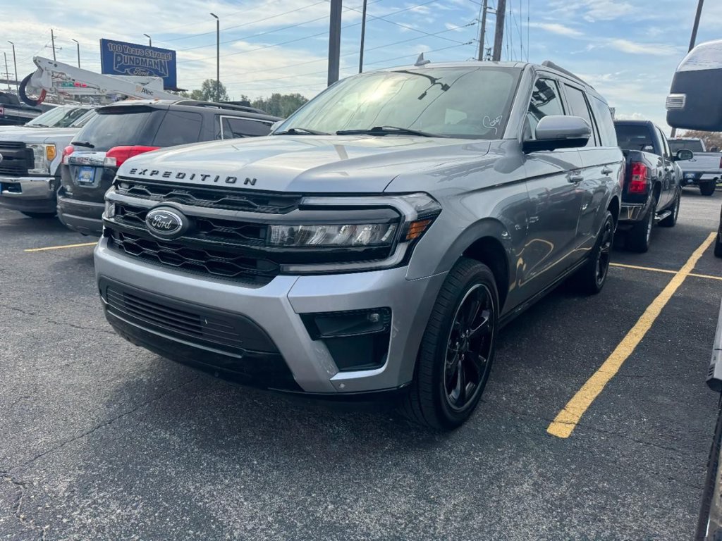 Used 2024 Ford Expedition Limited AWD/4WD image 8