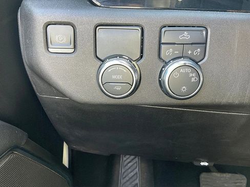 Used 2024 GMC Sierra 1500 SLE image 23