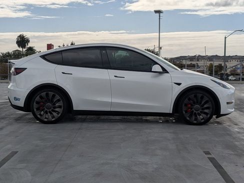 Used 2021 Tesla Model Y Performance image 4