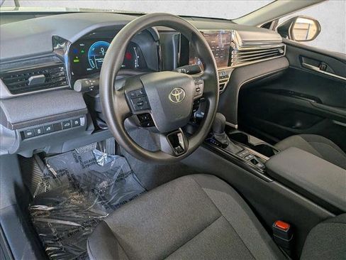 Used 2025 Toyota Camry LE FWD image 12