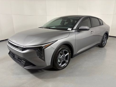 New 2026 Kia K4 FWD image 4