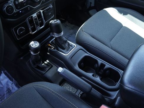 Used 2024 Jeep Wrangler Unlimited w/ Convenience Group AWD/4WD image 21