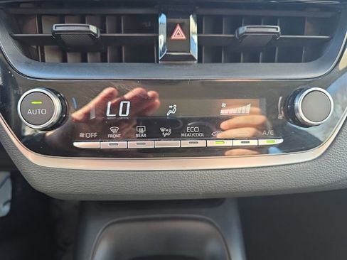 Used 2025 Toyota Corolla LE image 24