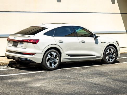 Used 2022 Audi e-tron Premium AWD/4WD image 8