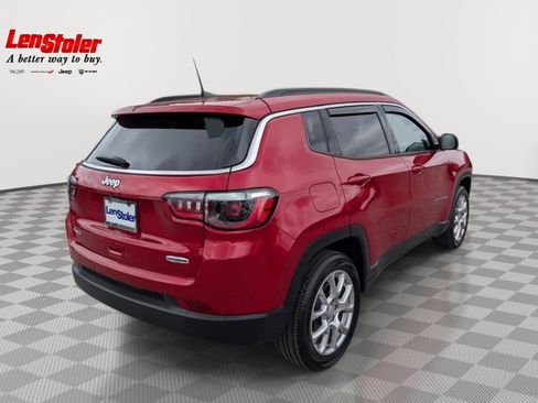 Used 2024 Jeep Compass Latitude w/ Sun and Sound Group AWD/4WD image 5