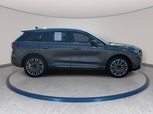 Certified 2022 Lincoln Corsair AWD w/ Premium Package image 4