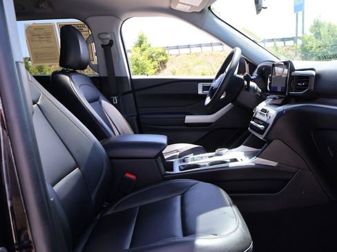 Used 2024 Ford Explorer XLT w/ Equipment Group 202A AWD/4WD image 10