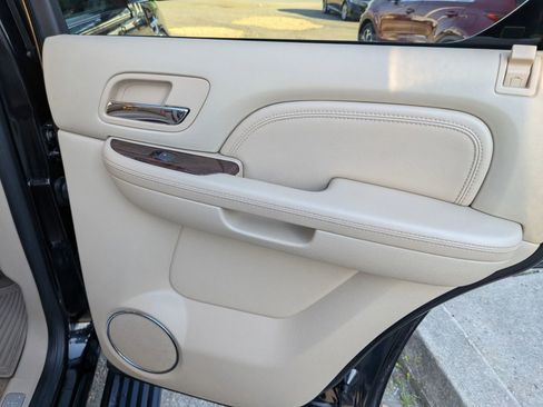 Used 2011 Cadillac Escalade Premium image 35