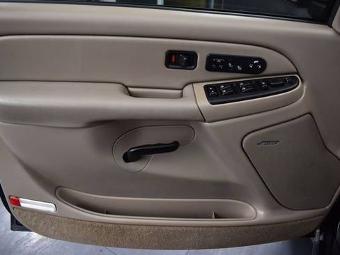Used 2005 Chevrolet Tahoe Z71 w/ Preferred Equipment Group AWD/4WD image 10
