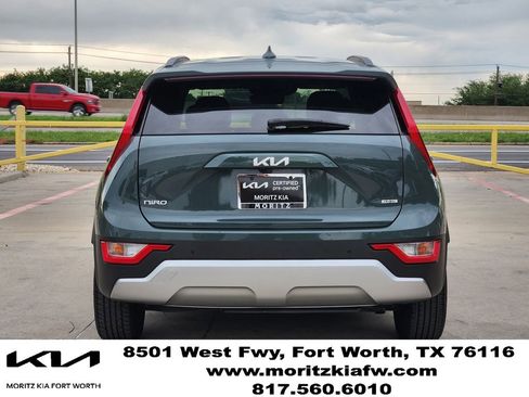Certified 2023 Kia Niro EX FWD image 5