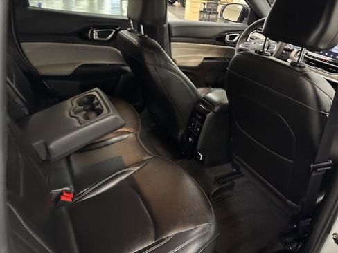 Used 2025 Jeep Compass Limited image 11