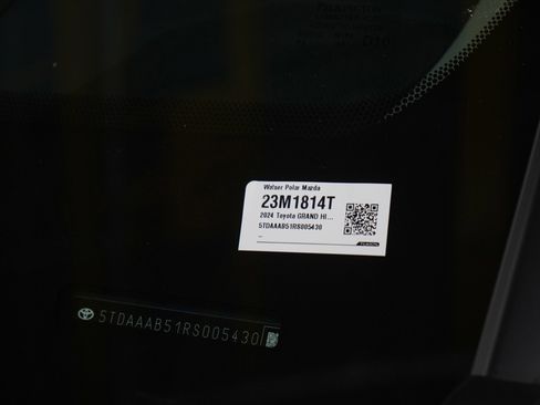 Used 2024 Toyota Grand Highlander Platinum image 30