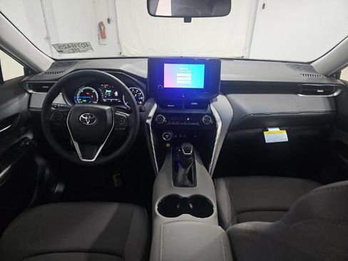 Used 2023 Toyota Venza LE image 8