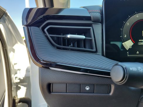 Used 2025 Nissan Kicks SR image 22