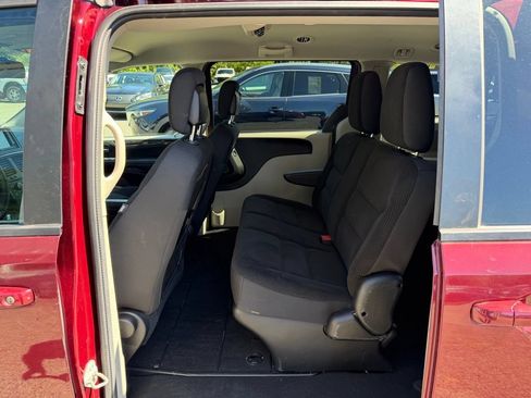 Used 2018 Dodge Grand Caravan SE w/ UConnect Hands-Free Group FWD image 11