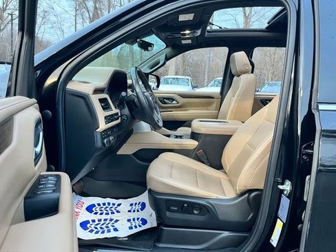 Used 2021 Chevrolet Tahoe Premier w/ Premium Package image 16