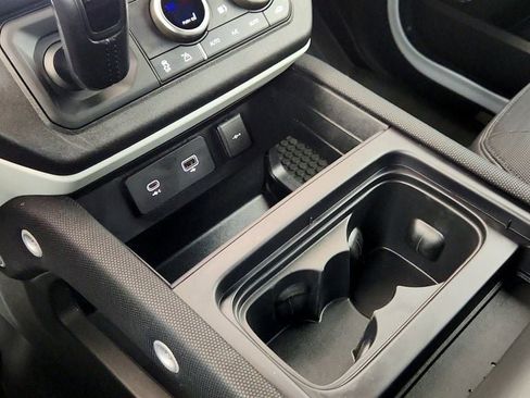 Used 2022 Land Rover Defender 90 X-Dynamic HSE image 17