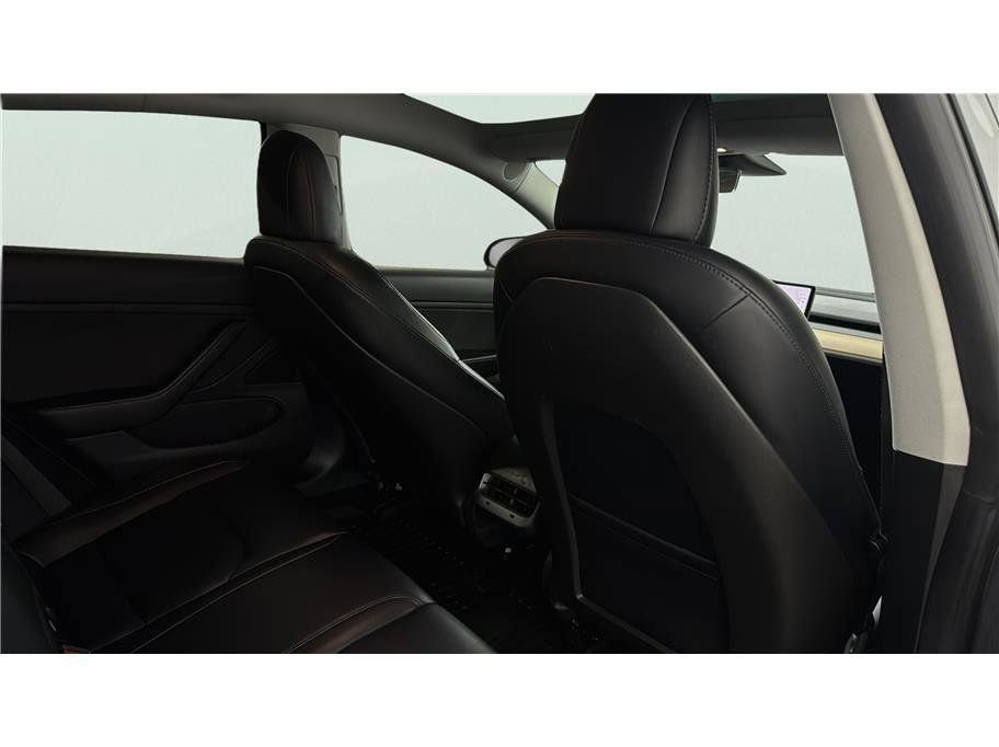 Used 2018 Tesla Model 3 Long Range RWD image 16