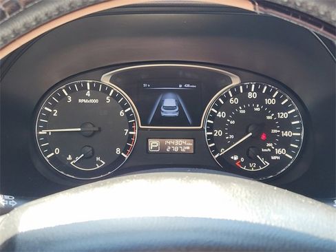 Used 2015 Nissan Pathfinder SV image 13