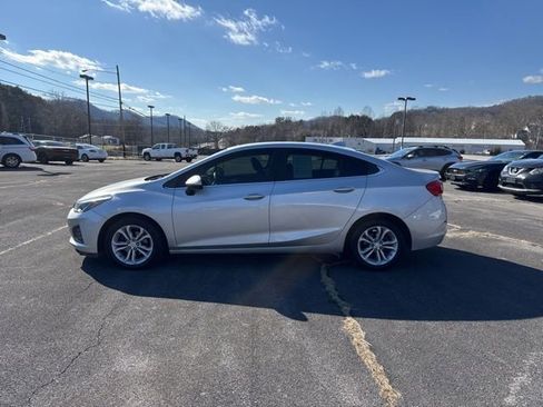 Used 2019 Chevrolet Cruze LT w/ LT Fleet Convenience Package image 5
