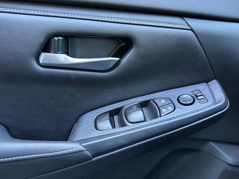 Used 2025 Nissan Sentra SV w/ All-Weather Package image 8