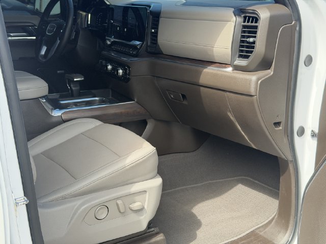 Used 2024 GMC Sierra 1500 SLT w/ SLT Premium Plus Package AWD/4WD image 16